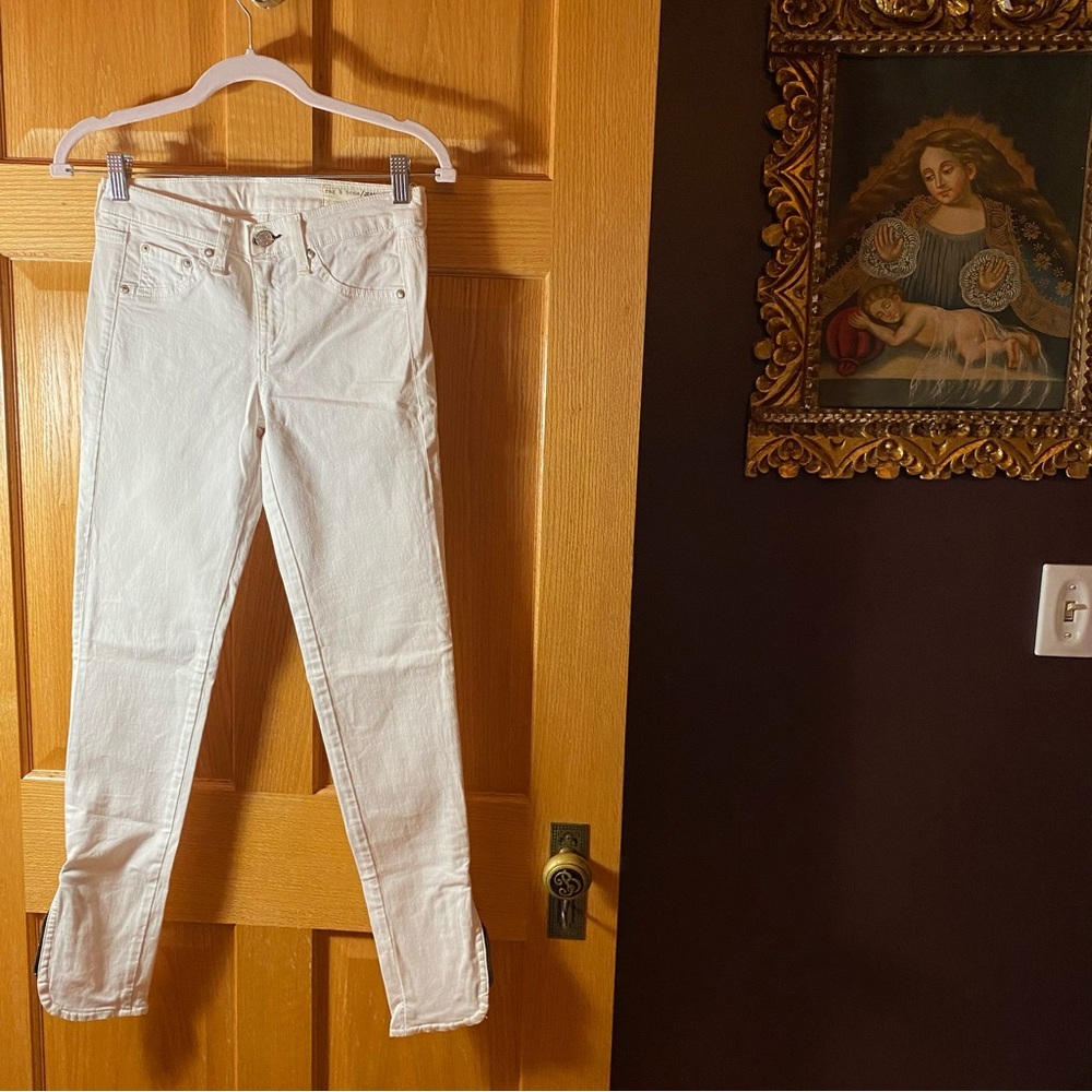 RAG & BONE skinny white denim with slit hem